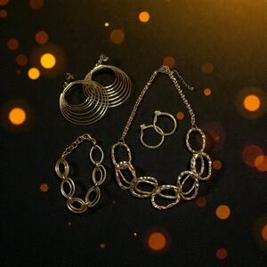 Elegant Gold Jewelry Set